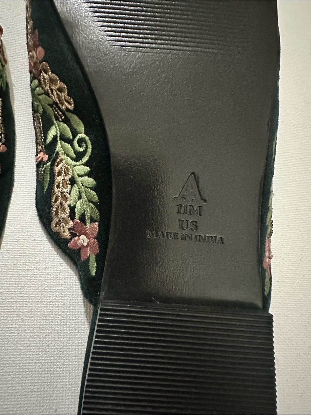 Anthropologie Black Embroidered Floral Velvet Beaded Accent Mules Sz 11 W - Picture 15 of 15